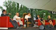 Podiumsgespräch «Obwald Dialog» (von links): Landammann Josef Hess; Leo Amstutz, Präsident Grüne Nidwalden; Oliver Kuhn, Gesprächsleiter; Thierry Burkart, TCS und FDP-Nationalrat Baden; Christiane Leister, VR-Präsidentin Leister-Gruppe. (Bild: Primus Camenzind, Giswil, 3. Juli 2019)