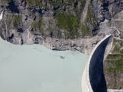 Der Unfall passierte in der Gegend des Mauvoisin-Staudamms im Val de Bagnes. Ein 54-jähriger Niederländer kam ums Leben. (Bild: Keystone/ALESSANDRO DELLA BELLA)