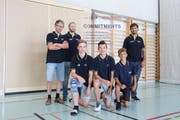 Markus Wiedmer (Schulleiter Erlen), Beni Bötschi (Trainer Erlen), Philipp Frei (Schulleiter Bürglen) sowie die Sportschüler Maël Marthaler, Dylan Obermayer und Elia Bartolomeo. (Bild: Hannelore Bruderer)
