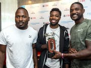 Alex Wilson (links), Noah Lyles und Justin Gatlin posieren beim Medientreff in Lausanne. (Bild: KEYSTONE/MARTIAL TREZZINI)