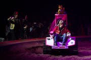 Mike Müller (links) als Mike Shiva und Viktor Giacobbo als Fredi Hinz mischen die Manege auf. (Bild: Melanie Duchene/Keystone, Rapperswil-Jona, 21. März 2019)