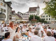 Das weisse Dinner findet in St.Gallen seit 2013 statt. (Bild: Urs Bucher - 6. Juli 2015)