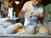 Weitere Expansion ins Ausland: Eine Genfer Brotmarke erhält zwei neue Grossaufträge in Belgien und Dänemark. Inzwischen gibt es Pain Paillasse in Bäckereien in 18 Ländern zu kaufen. (Bild: KEYSTONE/GAETAN BALLY)