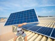 Die EU-Kommission erwartet, dass die Umsetzung der Pariser Klimaziele bis 2030 mehr als eine Million Jobs schaffen wird. (Bild: KEYSTONE/URS FLUEELER)