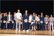 Strahlende Gesichter bei den jungen Berufsleuten nach der Diplomübergabe. (Bild: PD)