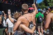 Wo sonst als am Open Air St. Gallen singen Tausende: «I wött i d'Stadt, i wött uf Uzwil!» (Bild: Michel Canonica)