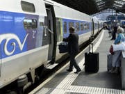 Die TGV-Betreiberin Lyria wollte eine von vier täglichen Zugverbindungen von Lausanne nach Paris über das Burgund und die Freigrafschaft (Franche-Comté) einstellen. (Bild: Keystone/LAURENT GILLIERON)