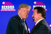 US-Präsident Donald Trump und der Vorsitzende der Republikaner im US-Bundesstaat Nevada, Michael McDonald. (Keystone)