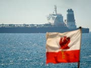 Der Öltanker «Grace 1» ist seit Donnerstag vor Gibraltar gestoppt. Grossbritannien hegt den Verdacht, dass der Supertanker illegal iranisches Öl nach Syrien bringen wollte. Iran hat die sofortige Freigabe des Schiffes gefordert und spricht von einem «Akt der Piraterie». (Bild: KEYSTONE/AP/MARCOS MORENO)