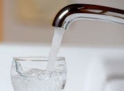 Das Eschenzer Trinkwasser war mit Fäkalbakterien verunreinigt. (Bild: Keystone/Roland Weihrauch)