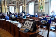 In der Klimadebatte des St. Galler Kantonsrates stand auch die Abschaffung der traditionellen Ratsausflüge zur Diskussion. (Bild: Regina Kühne)