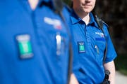 Die Polizei sucht Zeugen. (Symbolbild: Gian Ehrenzeller)