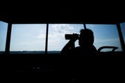 Ein Skyguide-Fluglotse wurde vom Bundesgericht wegen fahrlässiger Störung des öffentlichen Verkehrs verurteilt (Bild: Keystone)