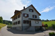 Das Schulhaus Tannen wird heute als Wohnhaus genutzt. (Bild: Beat Lanzendorfer)