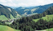 Das Neckertal und Teile der Gemeinde Hemberg von Oberhelfenschwiler Boden aus fotografiert. Die Zustimmung der Bevölkerung vorausgesetzt, wird aus diesem ganzen Gebiet eine Gemeinde. (Bild: Urs M. Hemm)