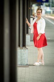 Edith Graf-Litscher am Bahnhof ihres Wohnorts Frauenfeld. (Bild: Reto Martin)