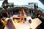Das Blue Balls Festival ist ein Publikumsmagnet – hier die Open-Air-Bühne vor dem KKL. (Archivbild LZ)