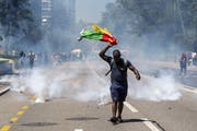 Protest in Genf gegen Kameruns Präsidenten Paul Biya (Bild: Keystone, June 29, 2019)