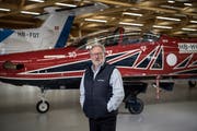 Oscar J. Schwenk, Präsident der Pilatus Flugzeugwerke, vor einer PC-21 für die australische Luftwaffe. (Bild: Pius Amrein, 27. Oktober 2018)