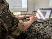 Betroffen von den Magen-Darm-Beschwerden waren vor allem Rekruten der Schule für Elektronische Kriegsführung in Jassbach BE. (Bild: KEYSTONE/PETER SCHNEIDER)