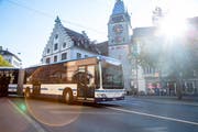 Solche ZVB-Gelenkbusse beispielsweise sollen durch die neuen Busse ersetzt werden. (Bild: PD)