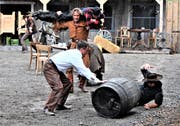 Old Shatterhand wird in eine deftige Schlägerei verwickelt.