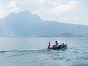 Zwei Personen kamen bei einem Badeunfall im Vierwaldstätterssee ums Leben. (Bild: KEYSTONE/URS FLUEELER)