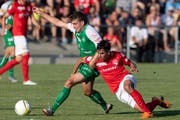 St.Gallens Tim Staubli (links) gegen den Thuner Ahmed (Bild: Claudio de Capitani/Freshfocus)