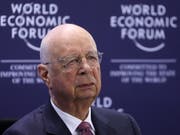 WEF-Gründer Klaus Schwab warnt davor, dass die Preistreiberei in Davos am Weltwirtschaftsforum zu einer Bruchstelle werden könnte. (Bild: KEYSTONE/EPA/FELIPE TRUEBA)