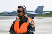 Übertreibt das Verteidigungsdepartement Ermüdungserscheinungen der F/A-18, um Stimmung für neue Kampfjets zu machen? (KEYSTONE/Jean-Christophe Bott)