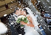 Mehr als fünf Hochzeiten auf 1000 Einwohnerinnen und Einwohner wurden letztes Jahr im Toggenburg verzeichnet.Symbolbild: Carlo Buttinoni