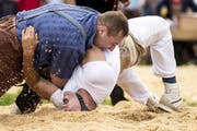 Joel Wicki gegen Kilian von Weissenfluh. (Bild: Alexandra Wey/Keystone)