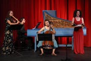 Das Ensemble Tammuriata um die aus Sachseln stammende Sängerin Lara Morger begeisterten im Theatersaal des Alten Gymnaisiums Sarnen. (Bild: Philipp Schmidli, 6. Juli 2019)