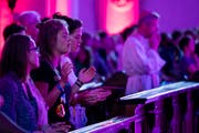 Die Vigil am Weltjugendtag in der Hofkirche Luzern. (Bild: Philipp Schmidli, Luzern, 6. Juli 2019)