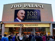 Bei einer Gala in Berlin hat der Filmproduzent Artur Brauner im letzten September seinen 100. Geburtstag gefeiert. Am Sonntag ist er gestorben. (Bild: KEYSTONE/EPA/ALEXANDER BECHER)