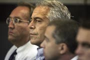 Jeffrey Epstein vor Gericht in Florida im Jahr 2008. Damals kam er knapp davon. (Bild: Uma Sanghvi/Keystone)