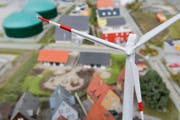 Erneuerbare Energien in der Ausstellung der «Innovationschüür» in der Swiss Future Farm Tänikon. (Bild: Donato Caspari)