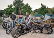 Die Biker bestehen auf das Du: Eddy, Kile und Hu (von links nach rechts) mit ihren Motorrädern. (Bild: Roger Grüter, Gettnau, 1. Juli 2019)