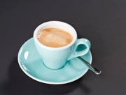 Kaffee wirkt verdauungsfördernd. Das kommt Patienten nach einer Darm-OP zugute. (Bild: KEYSTONE/GAETAN BALLY)