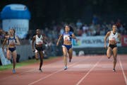 Mujinga Kambundji (Zweite von rechts) bei ihrem 200m Lauf. (Bild: Pius Amrein)