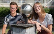 Die beiden St. Galler Tobias Vetter und Anna-Lena Hatzold vertreten die Schweiz an der Geografie-Olympiade. (Bild: Adriana Ortiz Cardozo)