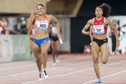 Mujinga Kambundji (rechts) war vergangenen Freitag in Lausanne in der 4x100-Meter-Staffel der Frauen im Einsatz. (Bild: Jean-Christophe Bott/Keystone, 5. Juli 2019)