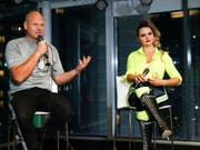 Die Hochseilartisten Nik und Lijana Wallenda äussern sich vor den Medien. (Bild: KEYSTONE/FR171701 AP/JASON SZENES)