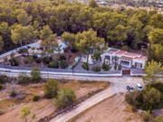 In dieser Villa auf Ibiza soll das Video mit den umstrittenen Aussagen des früheren österreichischen Vizekanzlers Heinz-Christian Strache (FPÖ) aufgenommen worden sein. (Bild: KEYSTONE/EPA EFE/SERGIO G. CAÑIZARES.)