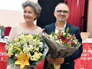 Die SP-Kandidaten Esther Meier (links) und Ali Özcan nach der Nomination für die Nationalratswahlen. (Bild: KEYSTONE/WALTER BIERI)