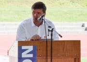 Nationalrat Hansjörg Brunner spricht in Eschlikon. (Bild: Christoph Heer)