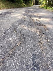 So sieht die sanierungsbedürftige Seebodenstrasse aus. (Bild: PD)