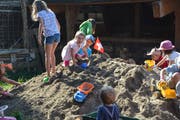 Der Sandhaufen für die Kinder. (Bild: Mathias Frei)