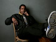 Entscheidend in dem Prozess gegen den US-Rapper Asap Rocky und zwei Mitangeklagte in Stockholm ist, ob bei der Schlägerei Glasscherben oder Flaschen als Waffen eingesetzt wurden. (Bild: KEYSTONE/AP Invision/TAYLOR JEWELL)