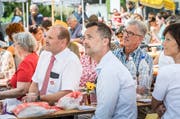 Max Vögeli lauscht der Festrede von Kurt Baumann. (Bild: Andrea Stalder)